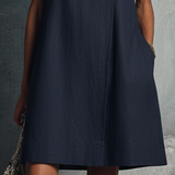 Robe Mini Femme Style Minimaliste Professionnel Bleu Marine en Col Rond, Boutons Asymétriques, Poche Latérale, Sans Manches