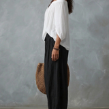 Ensemble haut blanc à épaules dénudées et pantalon évasé style lanterne