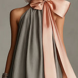 Beatrice | Mini abito grigio in satin con fiocco rosa e pizzo