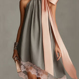 Beatrice | Mini abito grigio in satin con fiocco rosa e pizzo